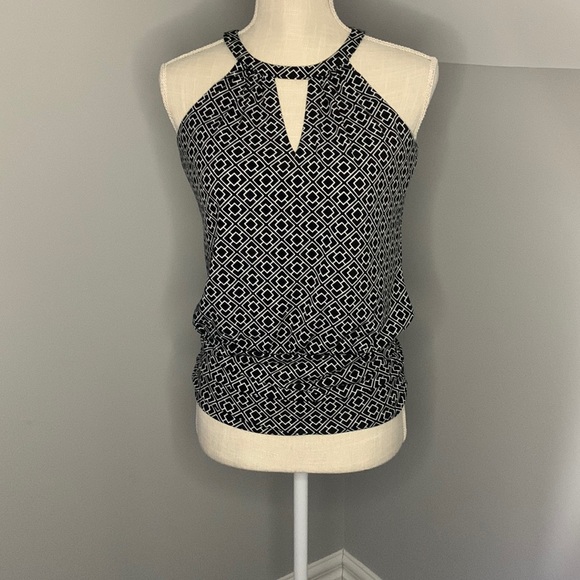 Woman top, ,white, and black ,light used. - Picture 1 of 4